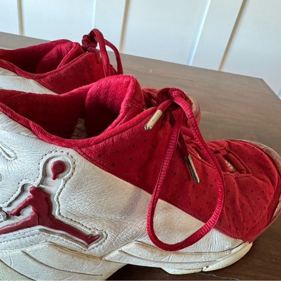 Late 90’s Michael Jordan Basketball Shoes, Red and White, Size 9.5 - Picture 6 of 8